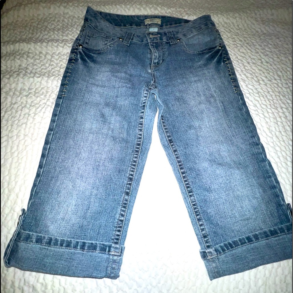 Women’s Junior Size 7 Capris
